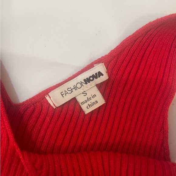 🔥 Fashion Nova Ribbed Red V-Neck Tank – Size Small 🔥 - Picture 8 of 11
